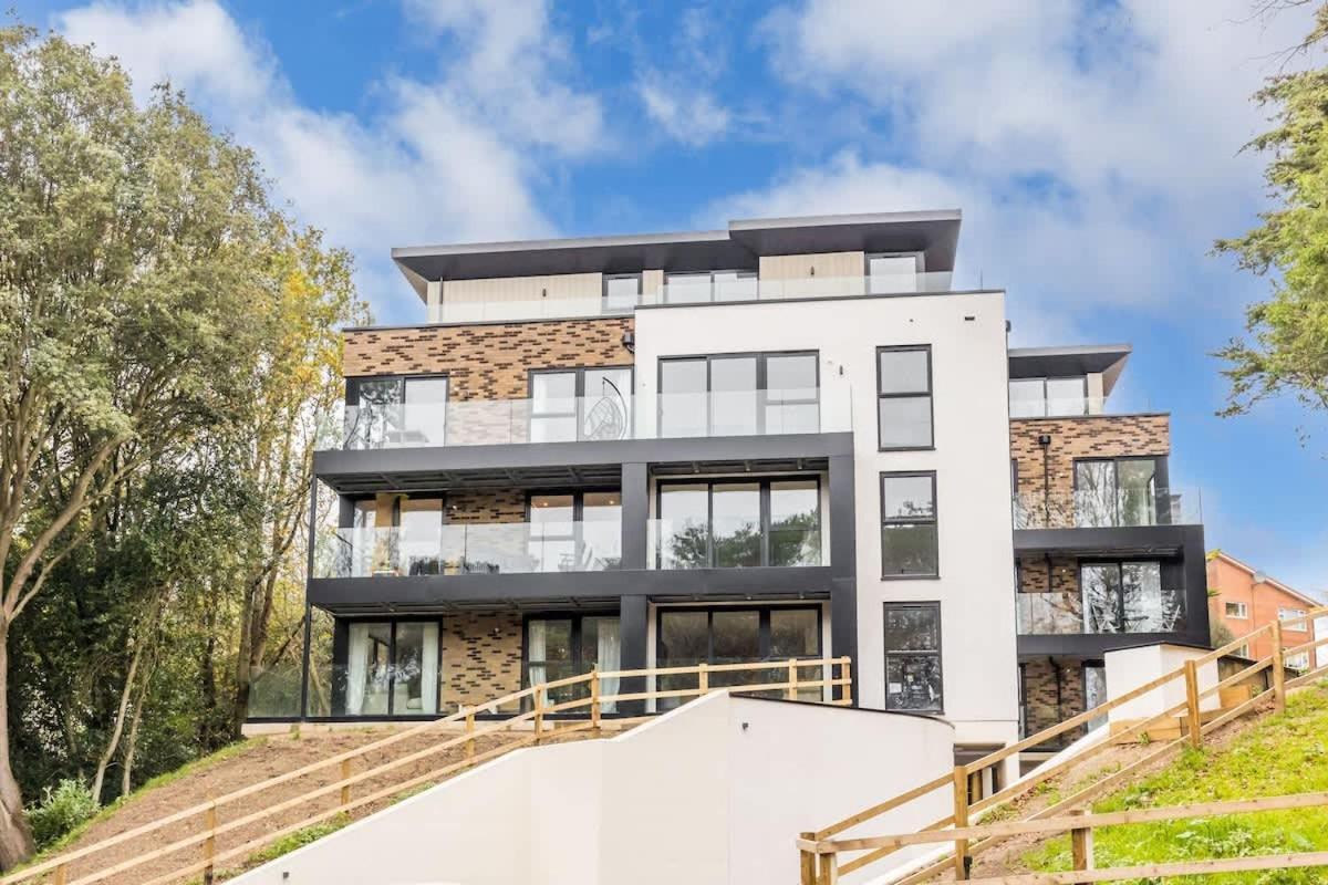 Aurora South Villa Poole Exterior photo